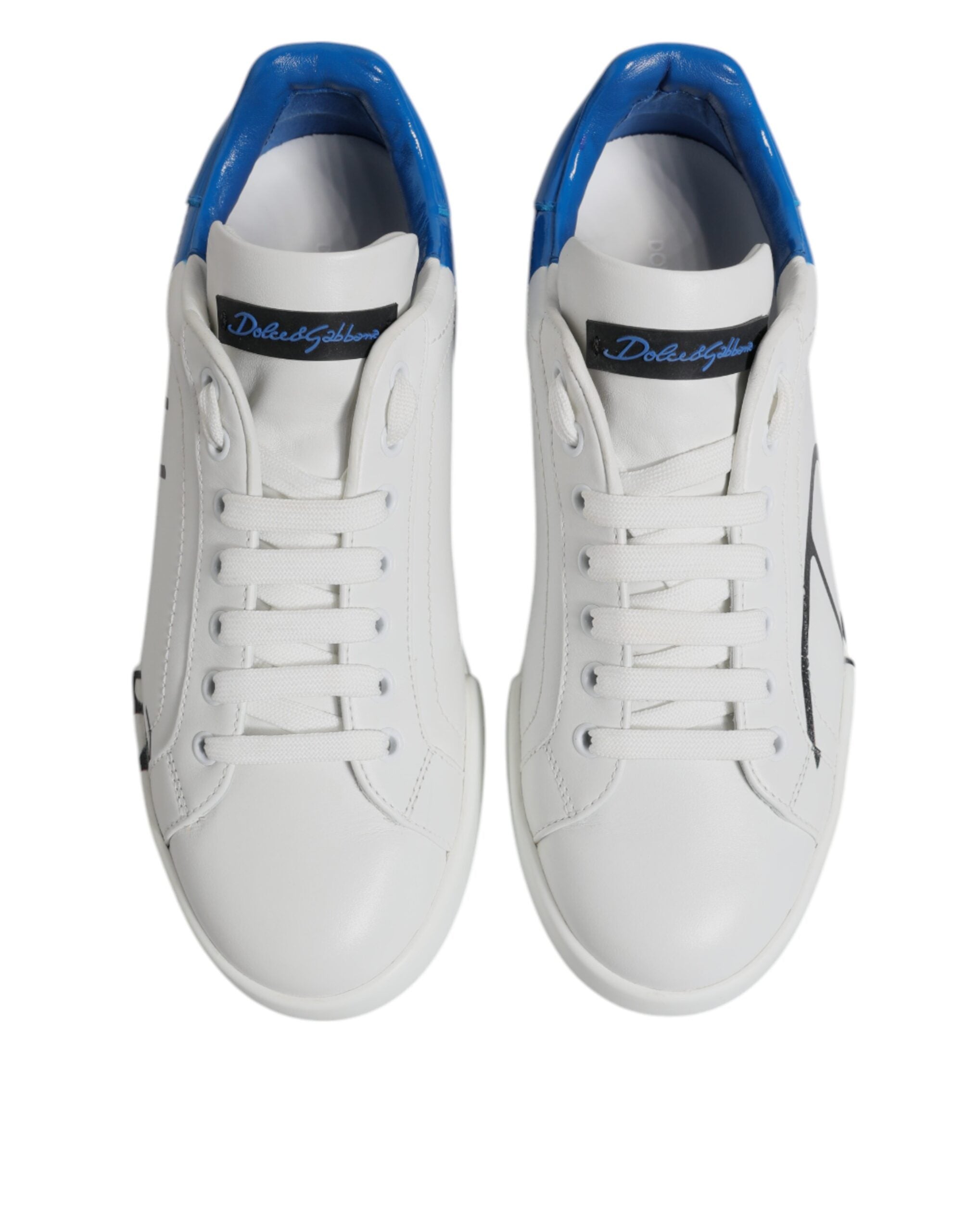 Chaussures sneakers basses en cuir blanc et bleu Dolce & Gabbana avec logo, vue de profil.