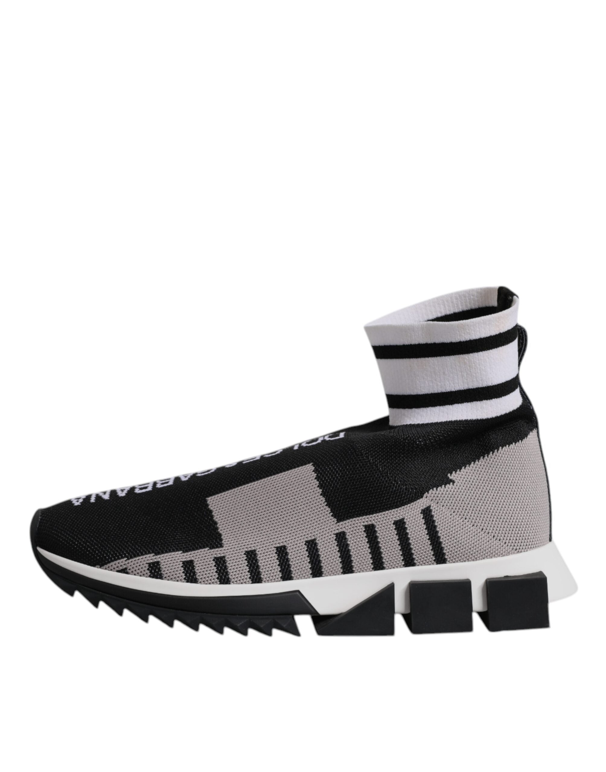 Chaussettes noires et grises Dolce & Gabbana Sorrento pour femmes, portées avec sneakers, visible en gros plan.