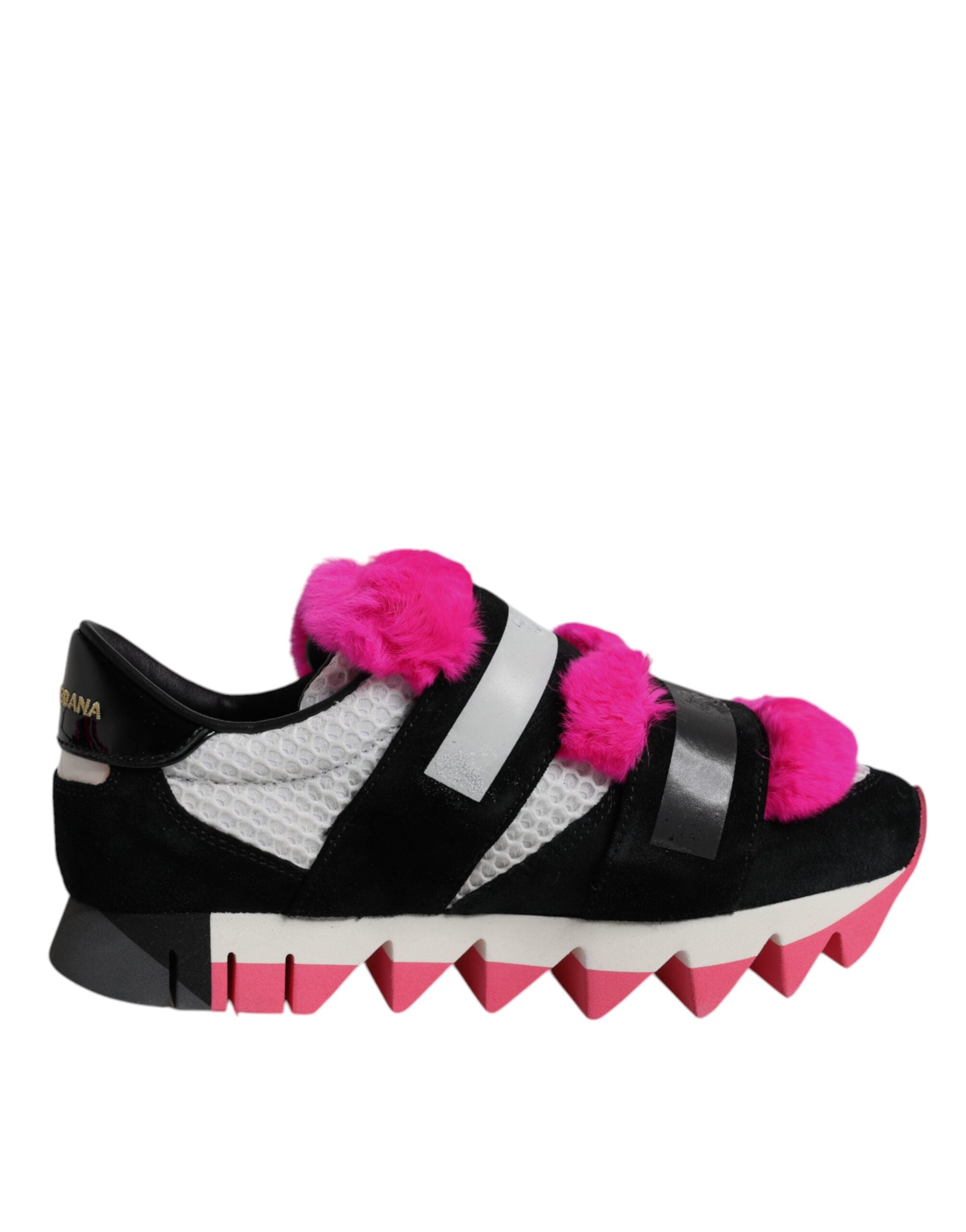 Sneakers Dolce & Gabbana noires avec détails en fourrure rose et embellissements, chaussures de mode pour femmes élégantes.