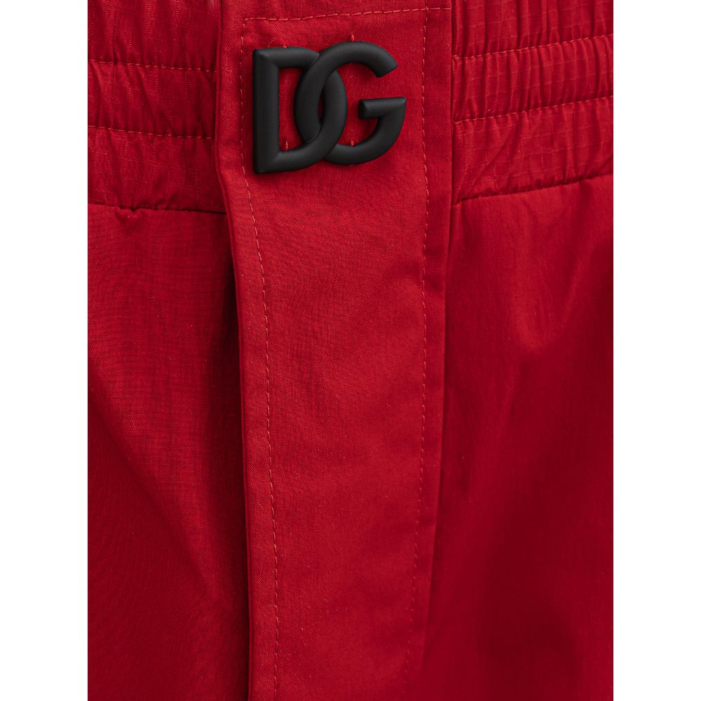 Pantalons de sport en polyamide rouge Dolce & Gabbana, style athlétique, coupe ajustée et matière légère visible sur l'image.