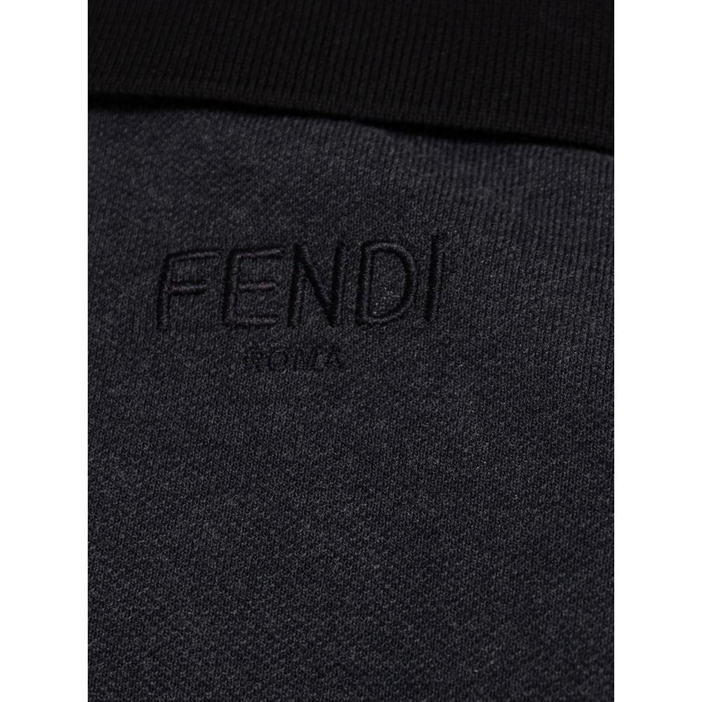 Polo en coton noir de la marque Fendi, chemise classique avec col et boutons, vue de devant.