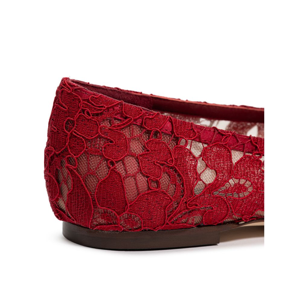 Chaussures ballerines en viscose rouge Dolce & Gabbana, élégantes et confortables, avec finition raffinée.