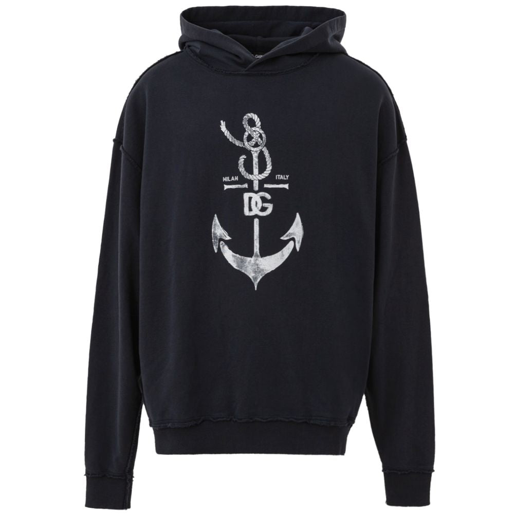 Sweat-shirt en coton bleu Dolce & Gabbana avec logo, porté sur un mannequin, détail du tissu doux et élégant.