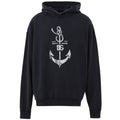 Sweat-shirt en coton bleu Dolce & Gabbana avec logo, porté sur un mannequin, détail du tissu doux et élégant.