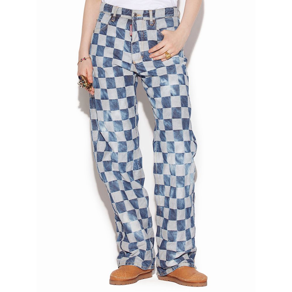 Jeans en coton bleu à coupe décontractée de la marque Dsquared², visibles avec détails de couture et poches avant.