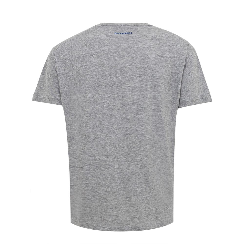 T-shirt gris en coton de la marque Dsquared², coupe classique avec logo discret, porté par un mannequin.
