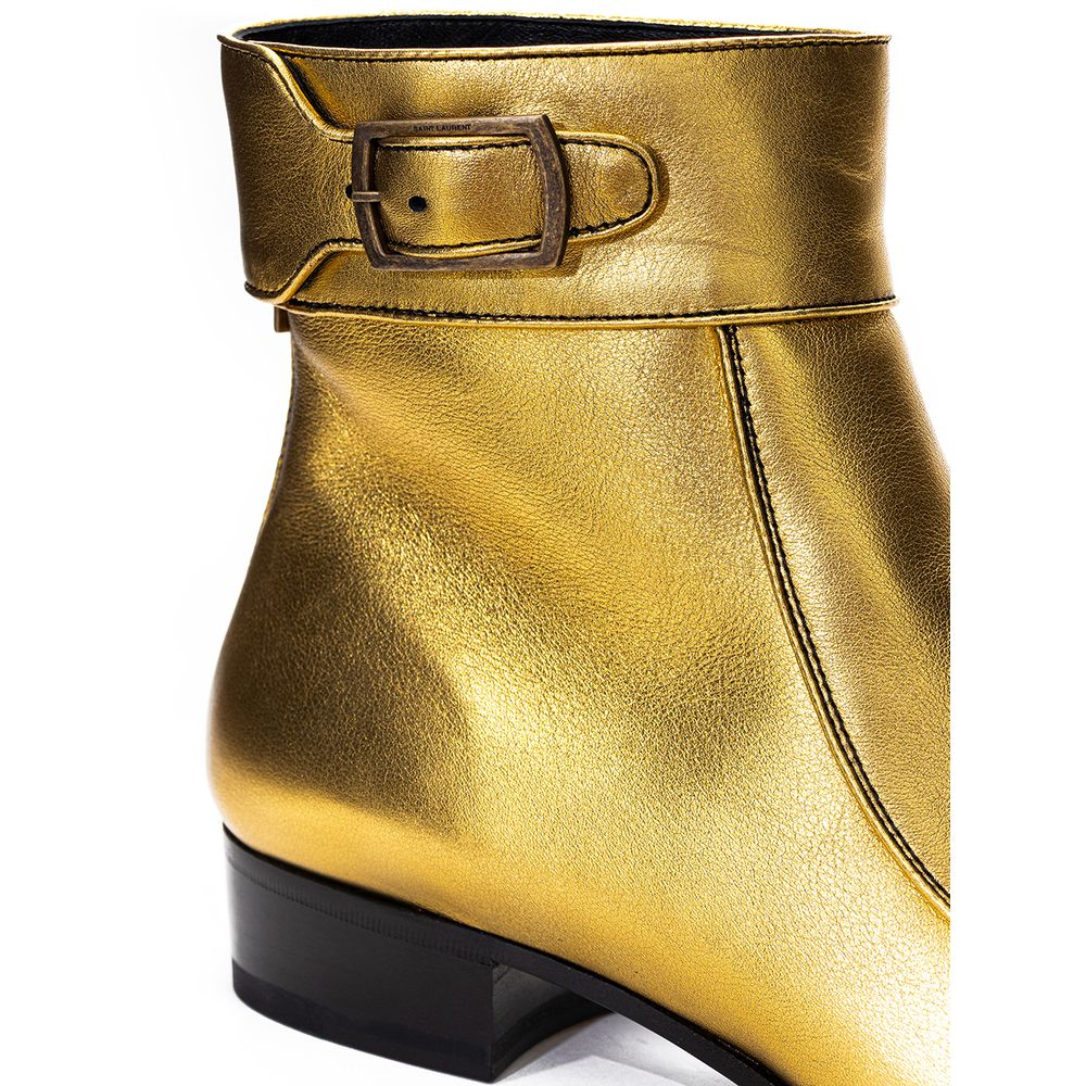 Bottes ankle en cuir doré Saint Laurent, élégantes et sophistiquées, avec une finition brillante et une silhouette moderne.