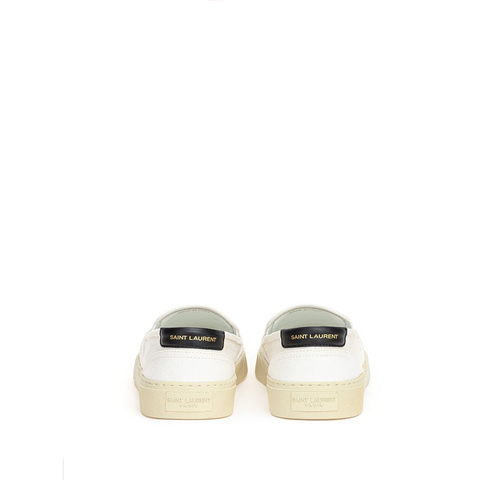 Baskets basses en coton blanc de Saint Laurent, chaussures décontractées pour homme ou femme, vue de face sur fond neutre