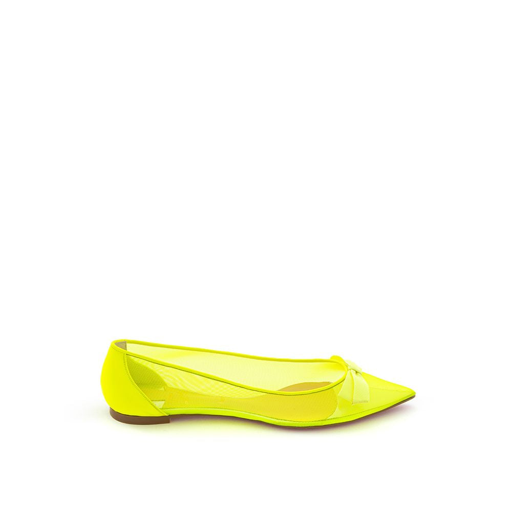 Chaussures ballerines en mesh jaune de Christian Louboutin, avec semelle rouge emblématique et design élégant.
