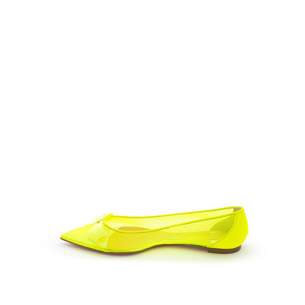 Chaussures ballerines Christian Louboutin en mesh jaune, élégantes et confortables, avec semelle fine et design sophistiqué.