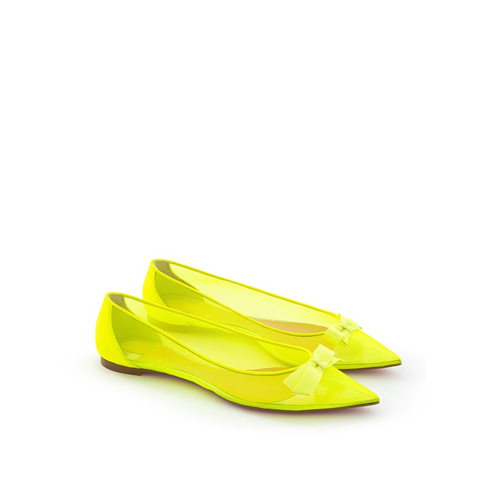 Chaussures ballerines en mesh jaune de Christian Louboutin avec semelle en caoutchouc et design élégant.