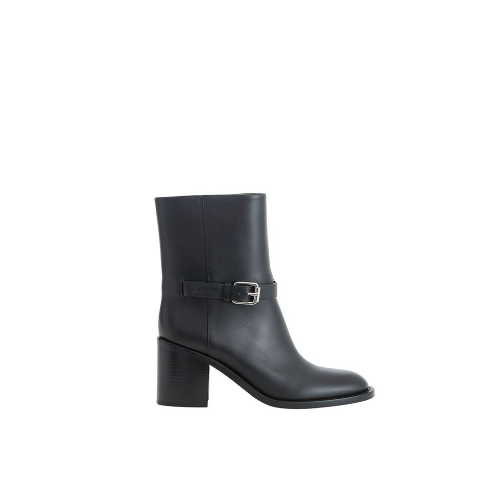 Bottes ankle en cuir noir de Burberry, élégantes et sophistiquées, avec semelle en cuir et détails de marque visibles.