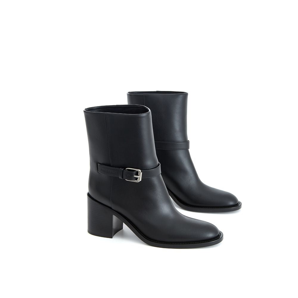 Bottes ankle en cuir noir de la marque Burberry, avec semelle en caoutchouc et détails élégants en cuir.