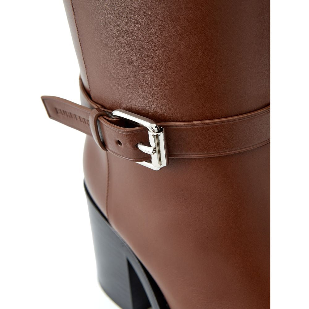 Bottes marron en cuir pour la cheville de la marque Burberry, visibles avec détails en cuir et semelle en caoutchouc.