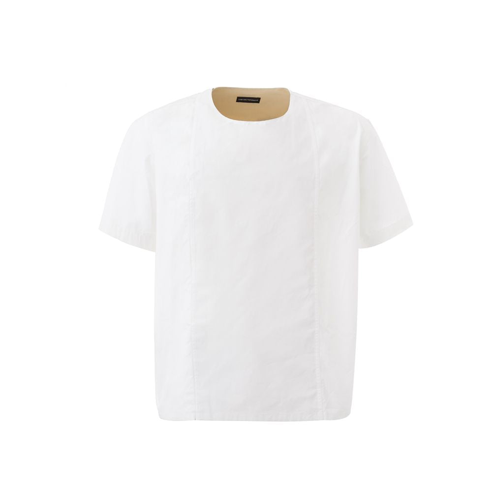 T-shirt en coton blanc de la marque Emporio Armani, coupe classique et logo discret visible sur le devant.