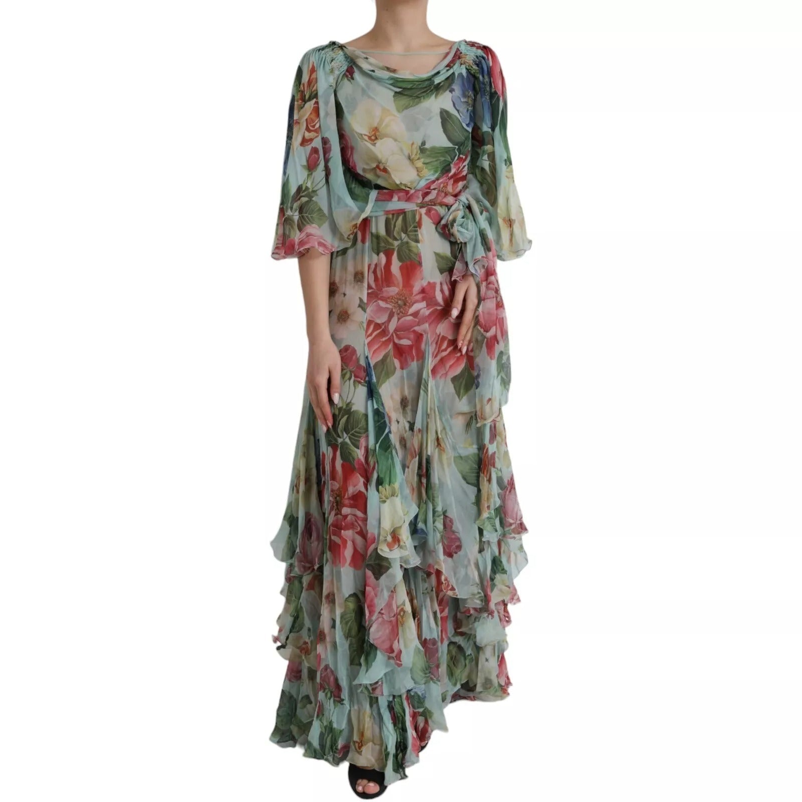 Robe longue à fleurs bleues Dolce & Gabbana, style en plusieurs couches, tissu fluide et élégant.