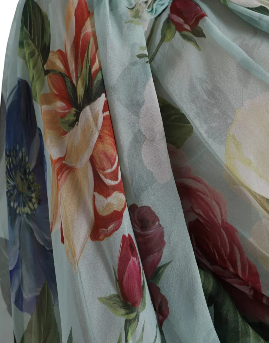 Robe longue à fleurs bleues en plusieurs couches de Dolce & Gabbana, style maxi avec imprimé floral élégant.