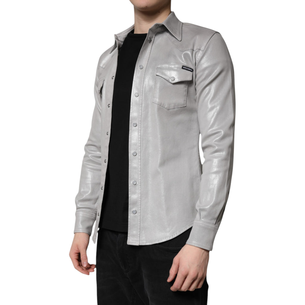 Chemise en coton gris métallisé Dolce & Gabbana à boutons, élégante et moderne, vue de face.