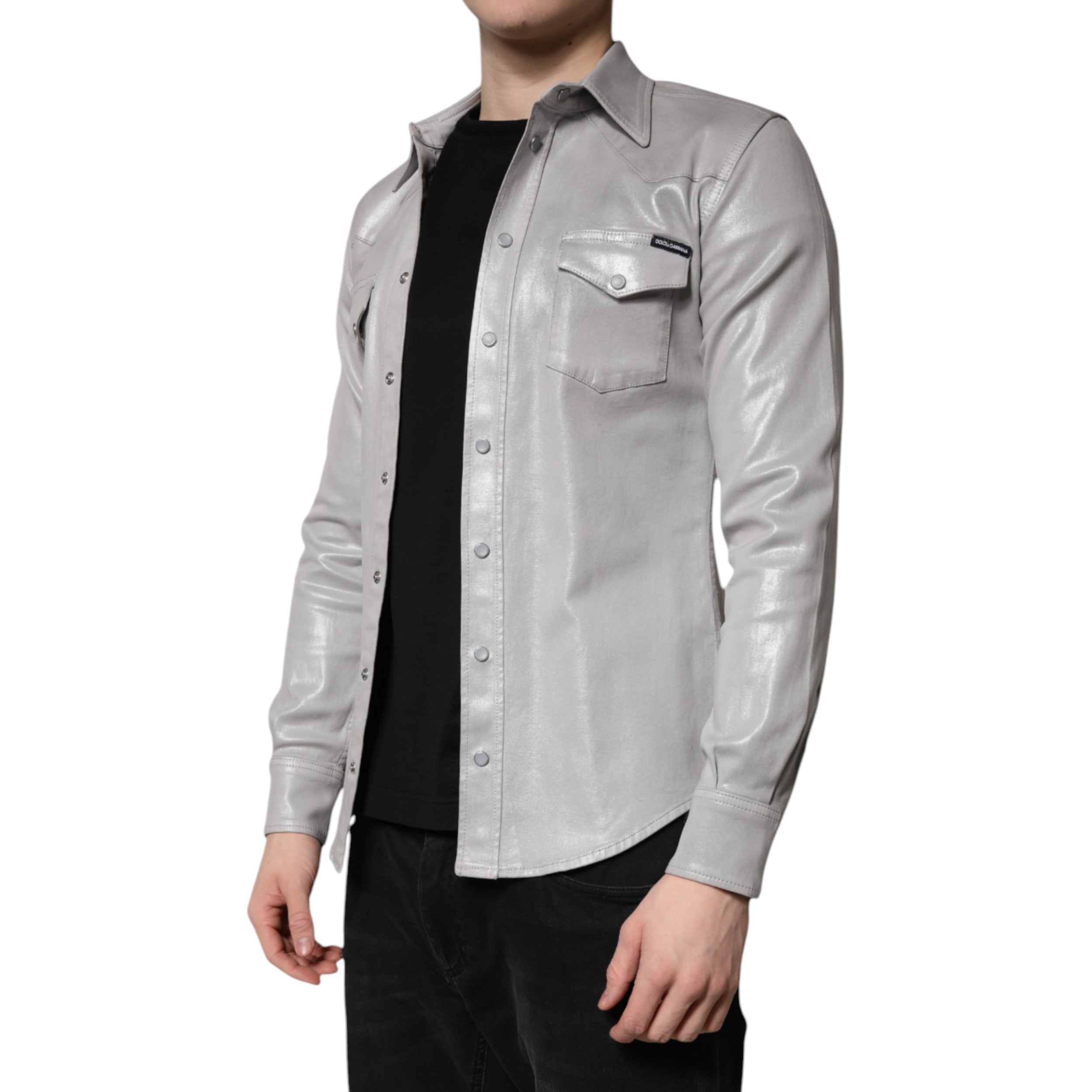 Chemise en coton gris métallisé Dolce & Gabbana à boutons, élégante et moderne, vue de face.