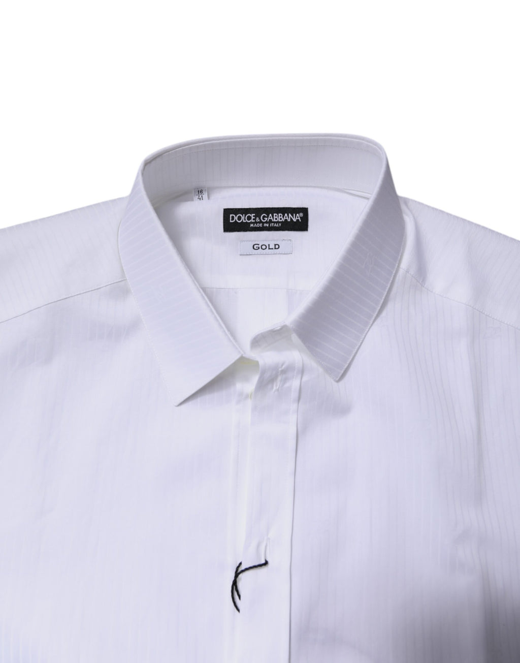 Chemise formelle blanche en coton Dolce & Gabbana avec col et détails dorés, élégante pour occasions spéciales.