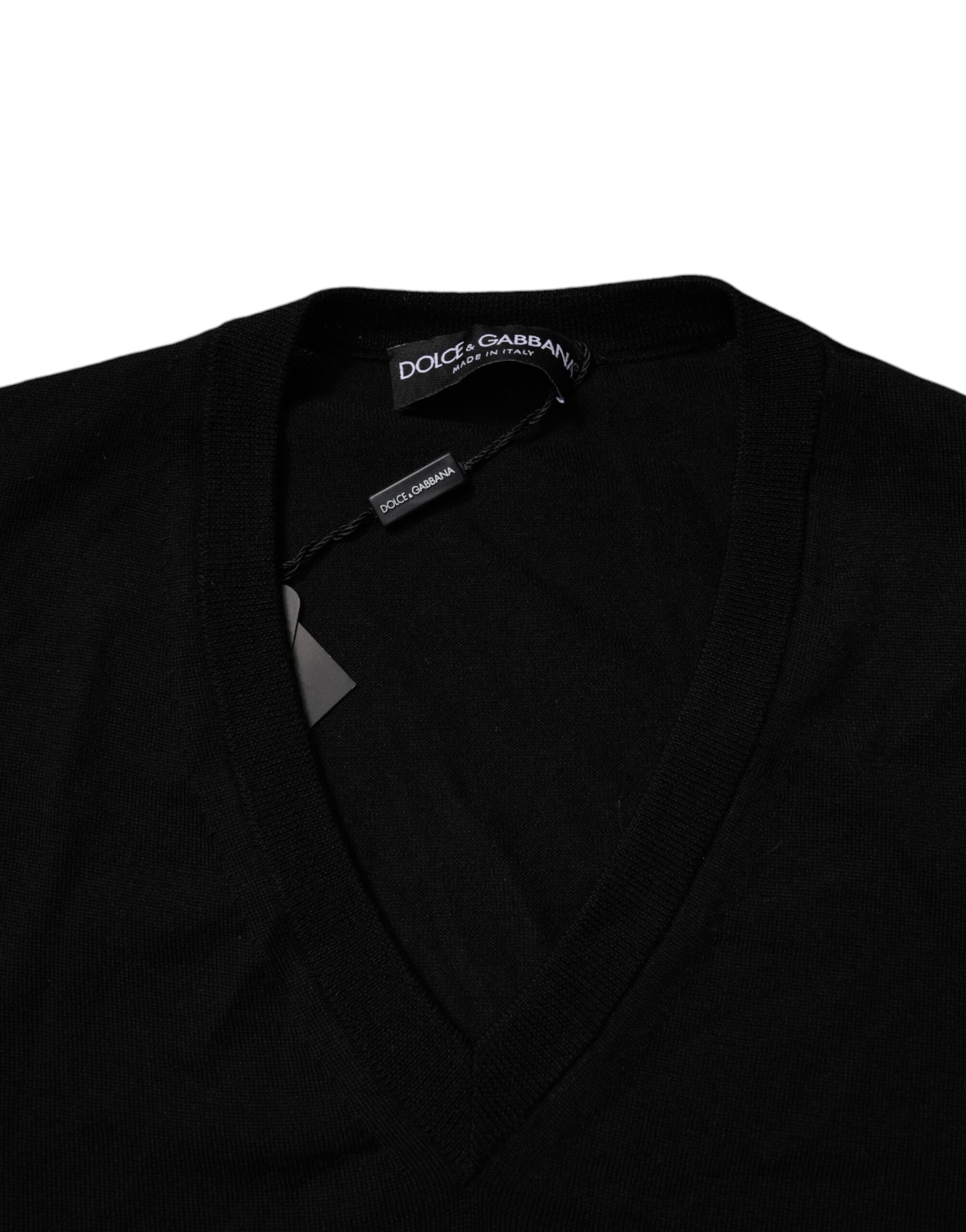 Pull en cachemire noir camouflage Dolce & Gabbana avec col en V, détails modernes et style élégant visible sur l'image.
