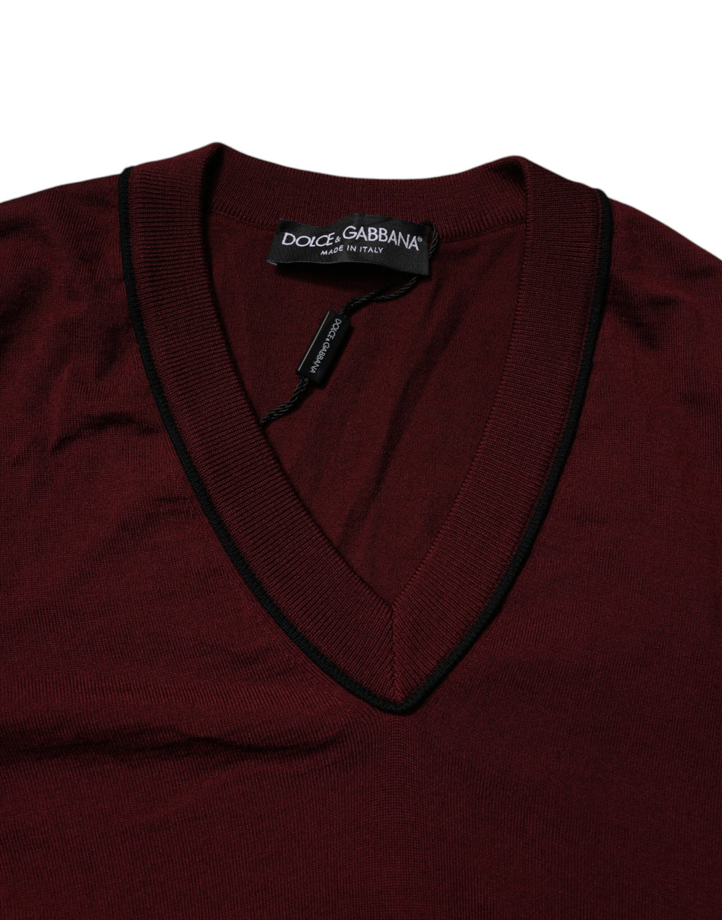 Pull à col en V en cachemire marron foncé de Dolce & Gabbana, pull-over pour homme, doux et élégant.