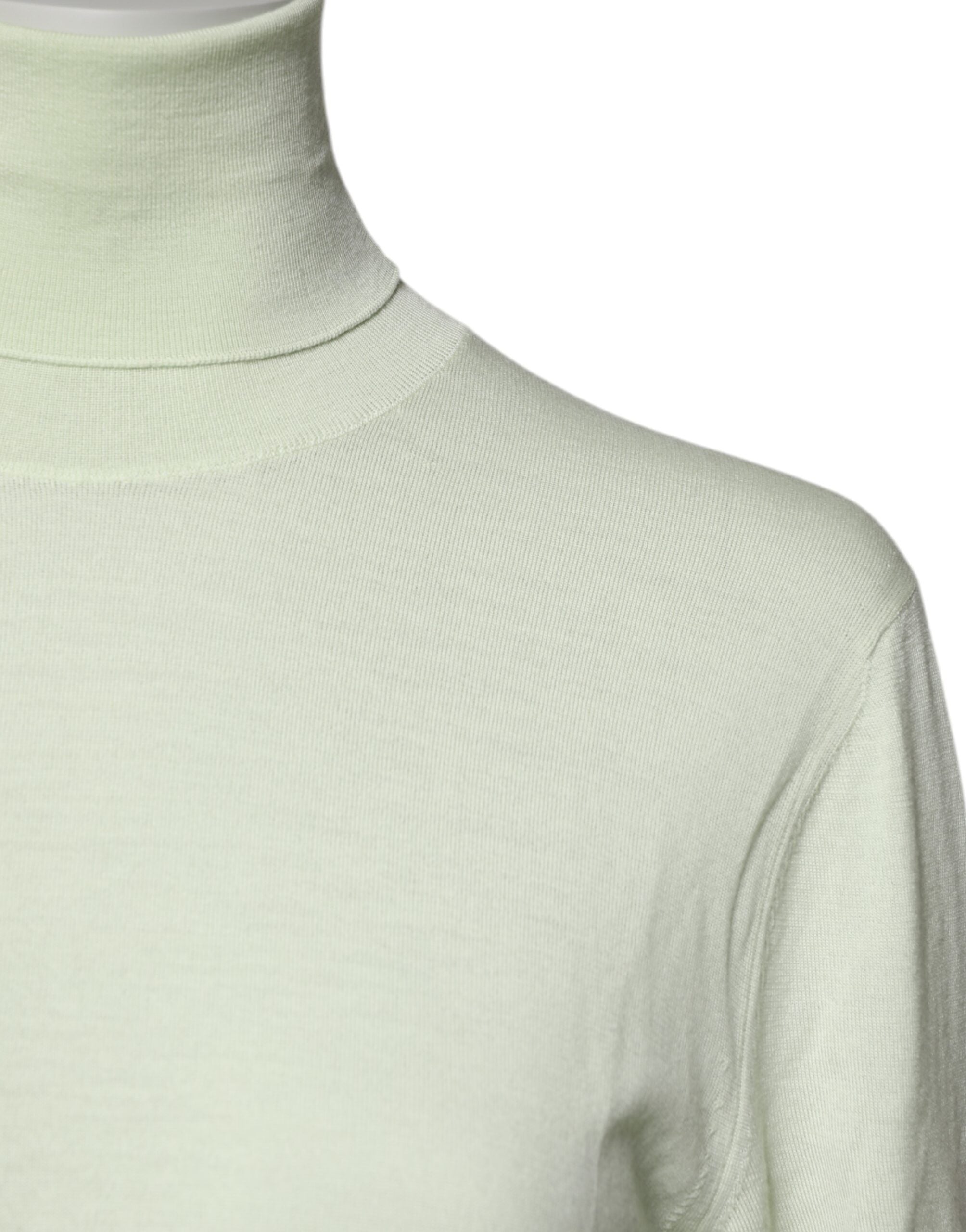 Pull en laine vert clair de Dolce & Gabbana, turtleneck, pull-over élégant avec col cheminée visible sur l'image.