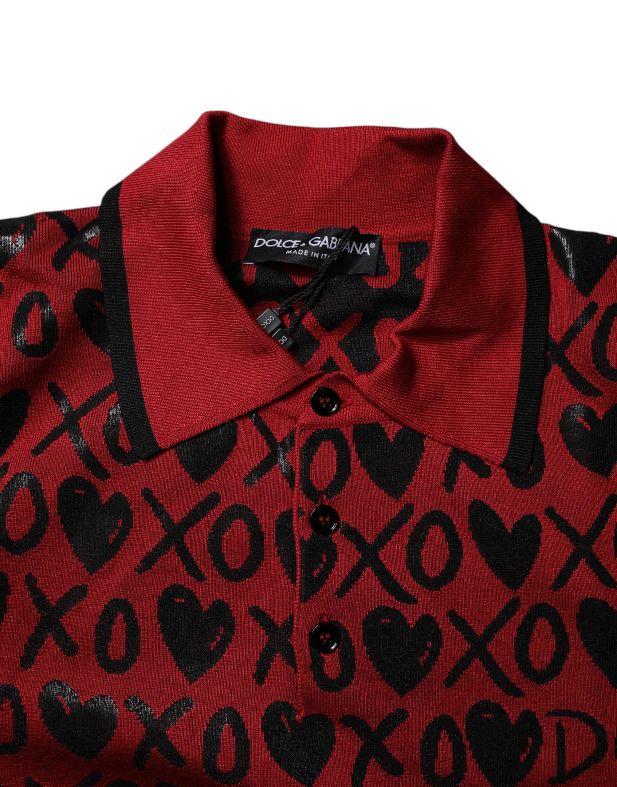 T-shirt polo rouge en coton Dolce & Gabbana avec col et motif XOXO, visible sur l'image.