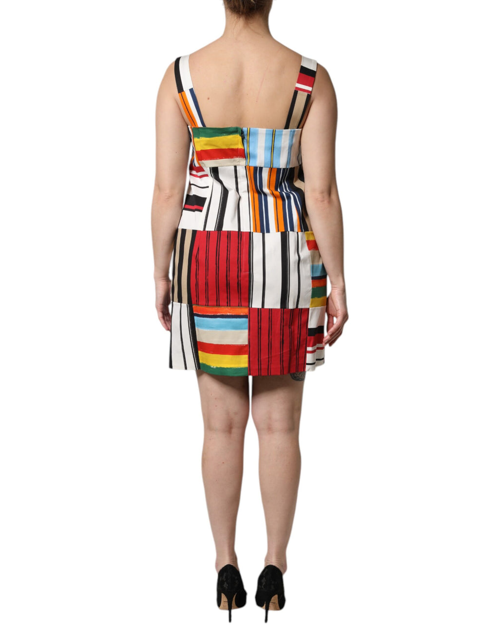 Robe sans manches Dolce & Gabbana en coton rayé multicolore, élégante et légère, visible en détail sur cette image.