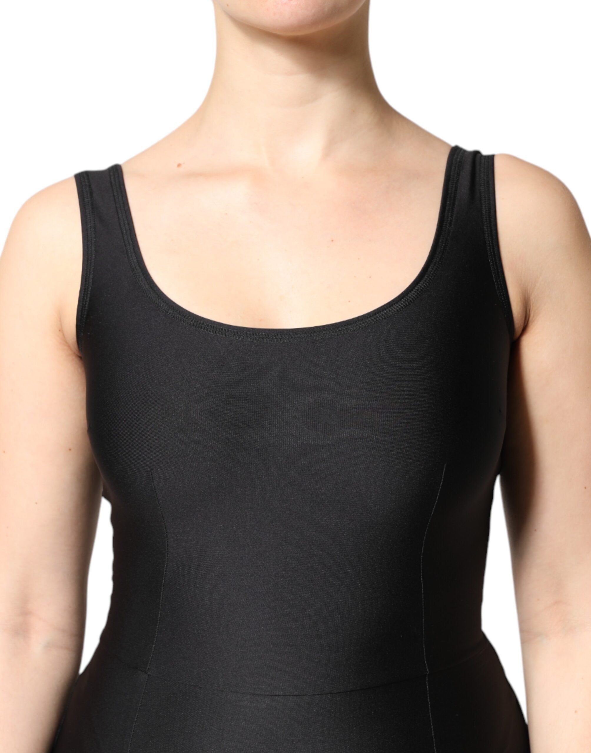 Combinaison noire sans manches Dolce & Gabbana pour femme, coupe ajustée et élégante, en tissu fluide, vue de face.