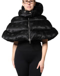 Veste courte matelassée noire Dolce & Gabbana avec capuche, fermeture éclair complète et design rembourré.