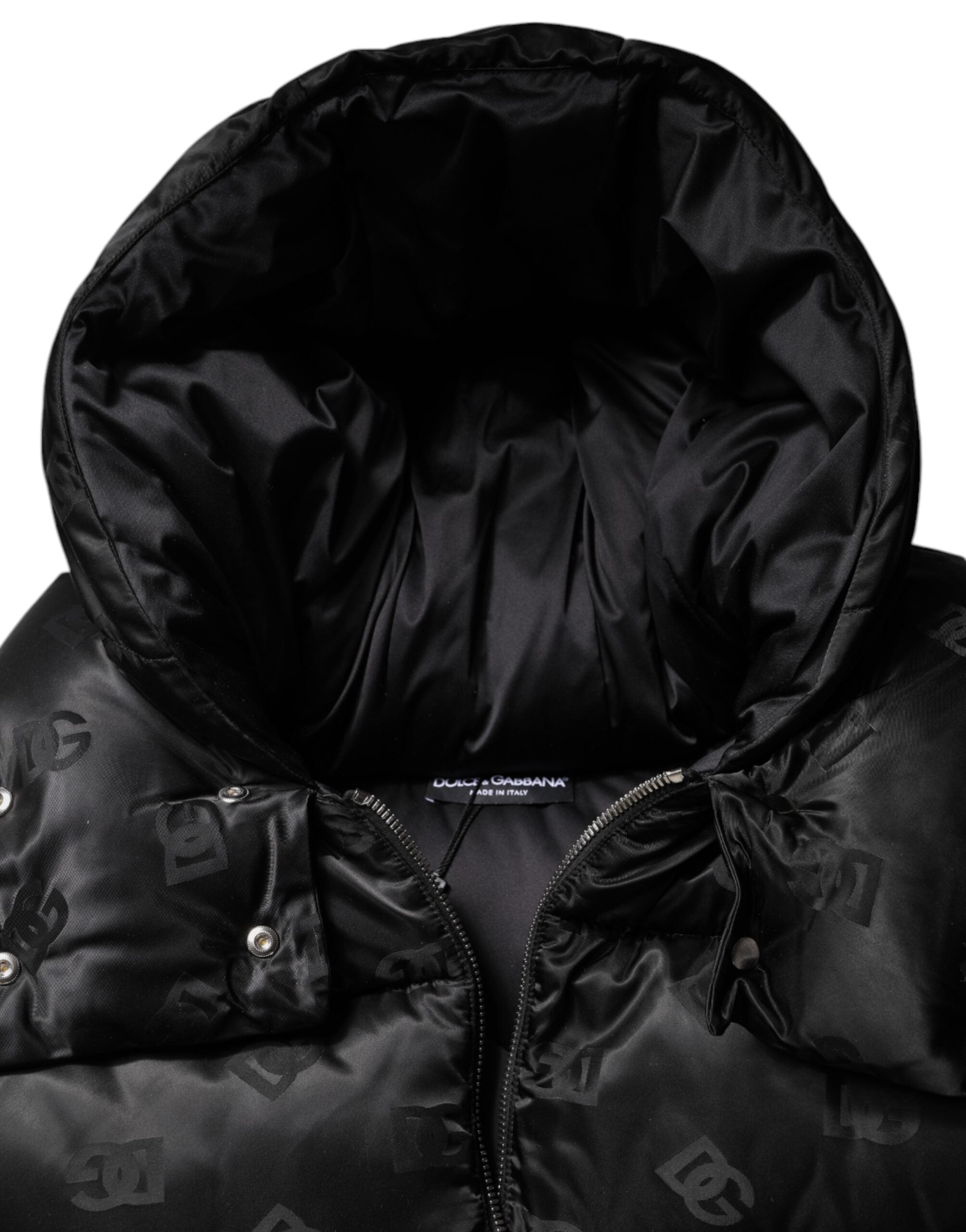 Veste courte noire doublée et rembourrée avec capuche à fermeture éclair complète de Dolce & Gabbana.