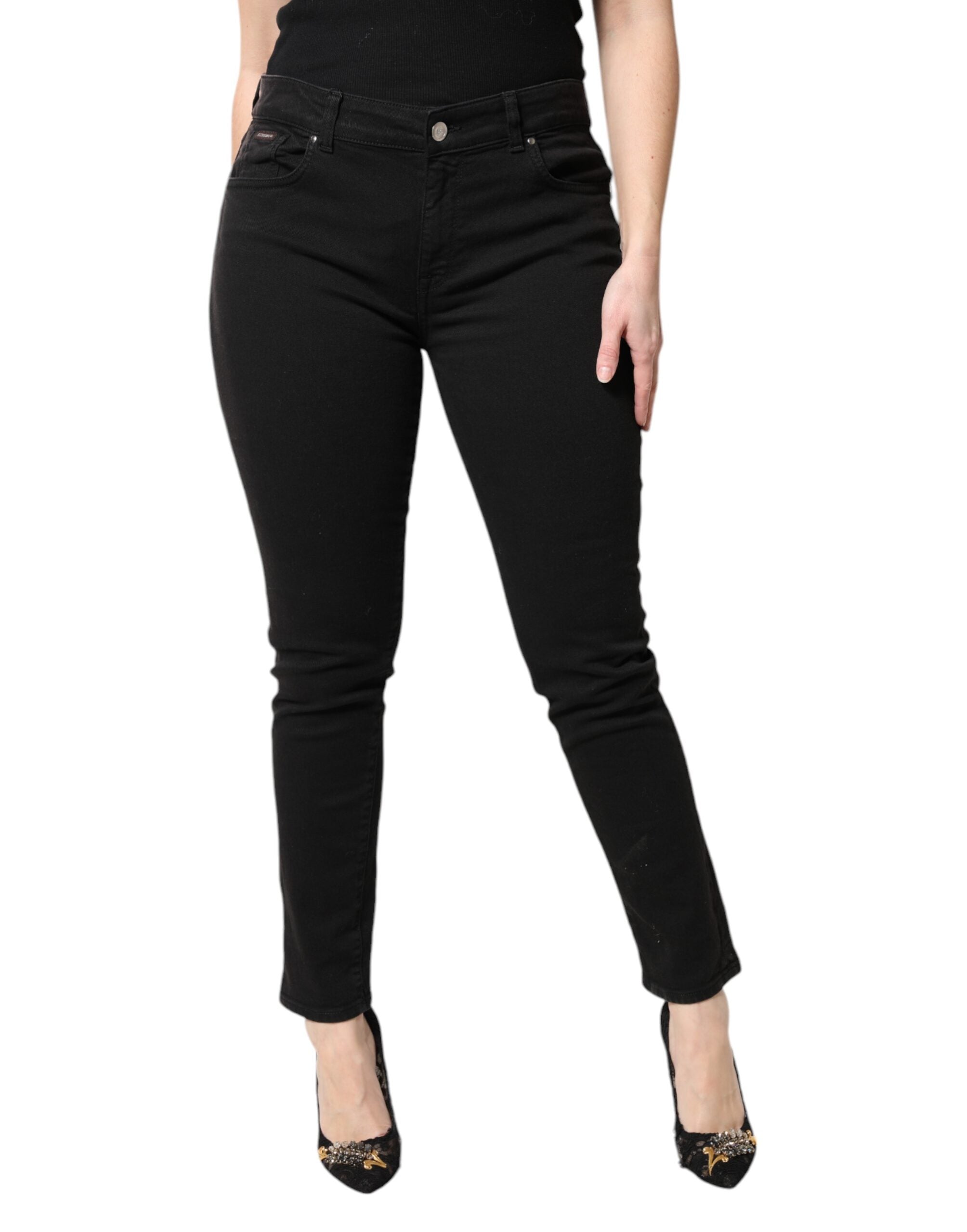 Jeans skinny en coton noir à taille moyenne de Dolce & Gabbana, coupe ajustée et élégante, visibles avec détails de la couture.