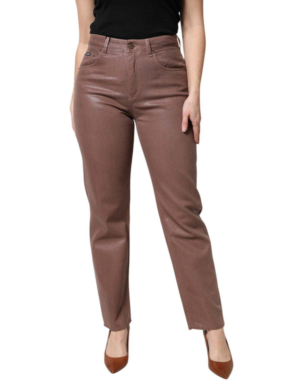 Jean en denim marron Dolce & Gabbana, coupe haute et tapered, en coton, porté sur un mannequin.