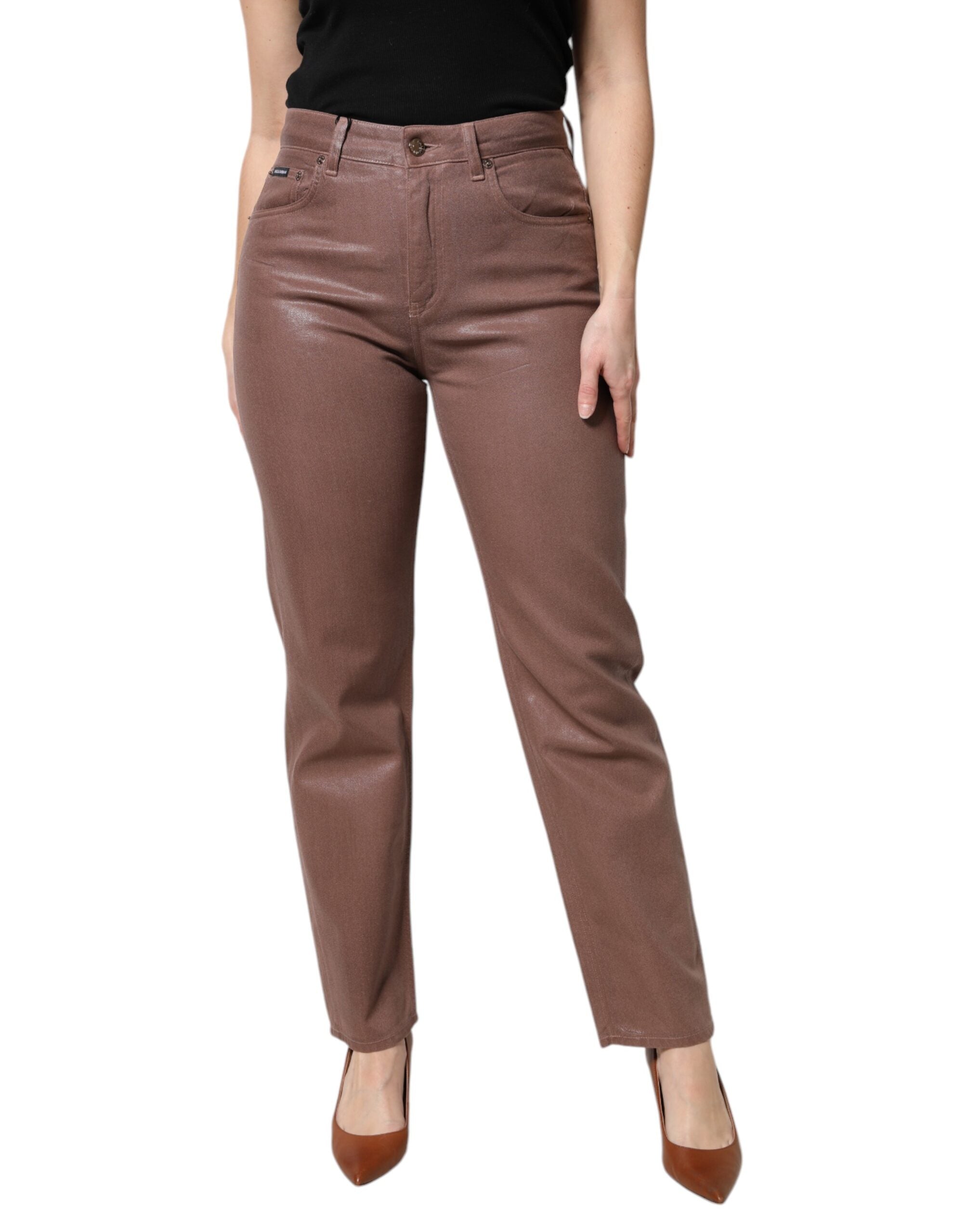 Jean en denim marron Dolce & Gabbana, coupe haute et tapered, en coton, porté sur un mannequin.