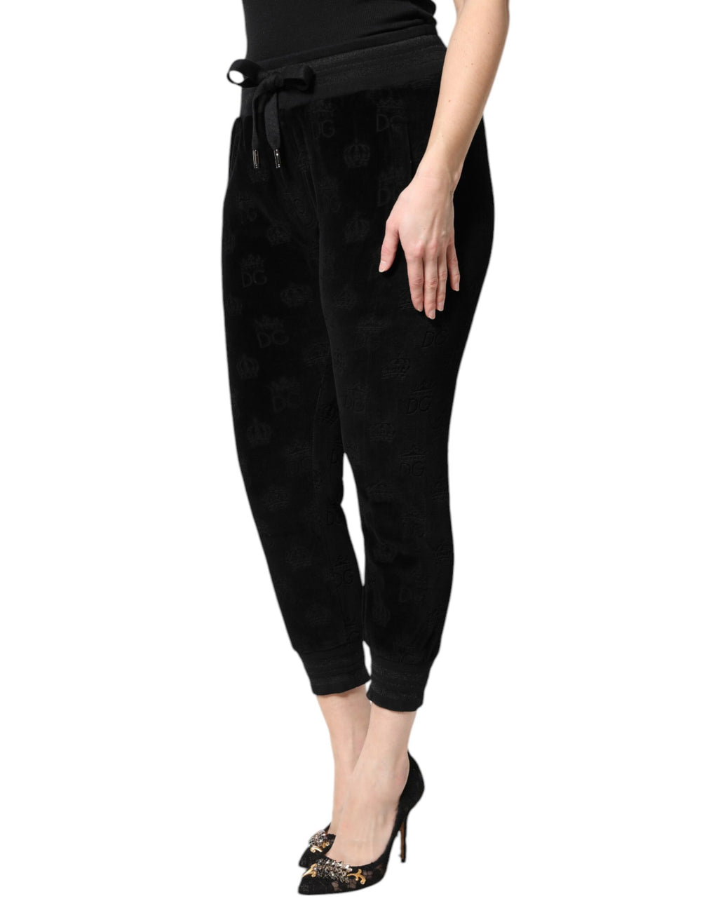Pantalon de jogging noir Dolce & Gabbana avec logo DG imprimé en all-over, tissu confortable et style décontracté.