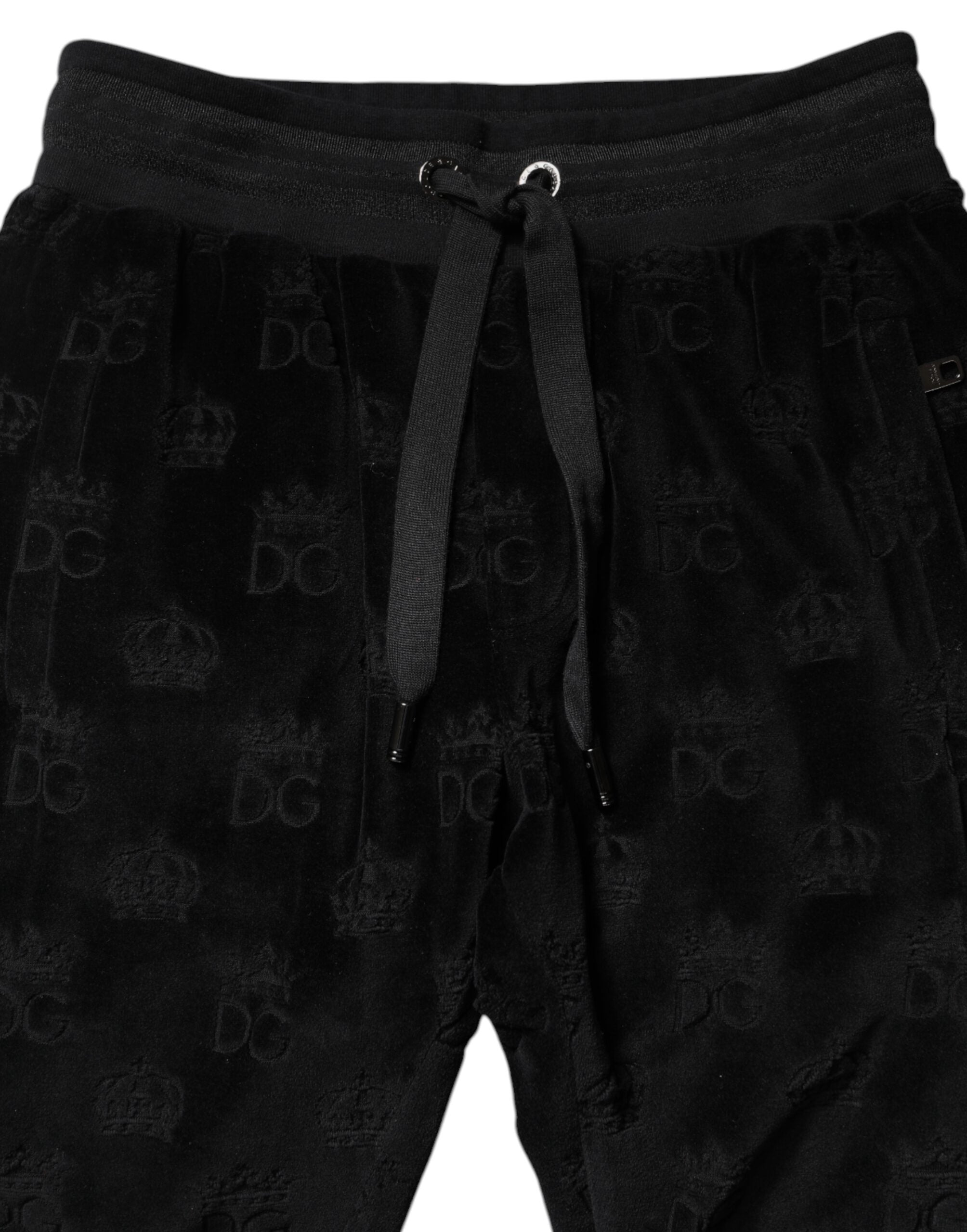 Pantalon de jogger noir Dolce & Gabbana avec logo DG imprimé en all-over, style décontracté et tendance.