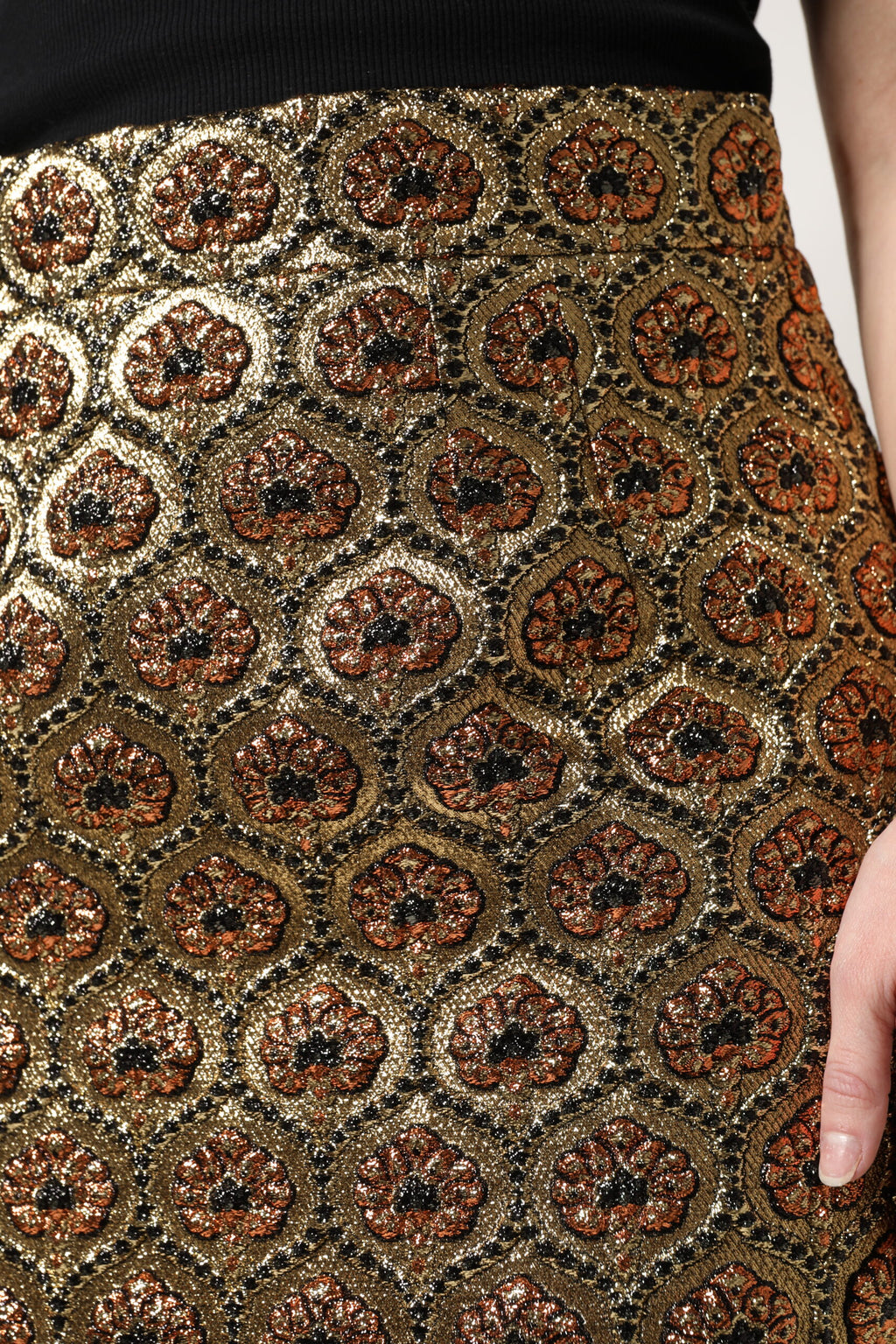 Jupe courte en polyester brocart marron de Dolce & Gabbana, coupe évasée en ligne A, tissu riche et élégant.