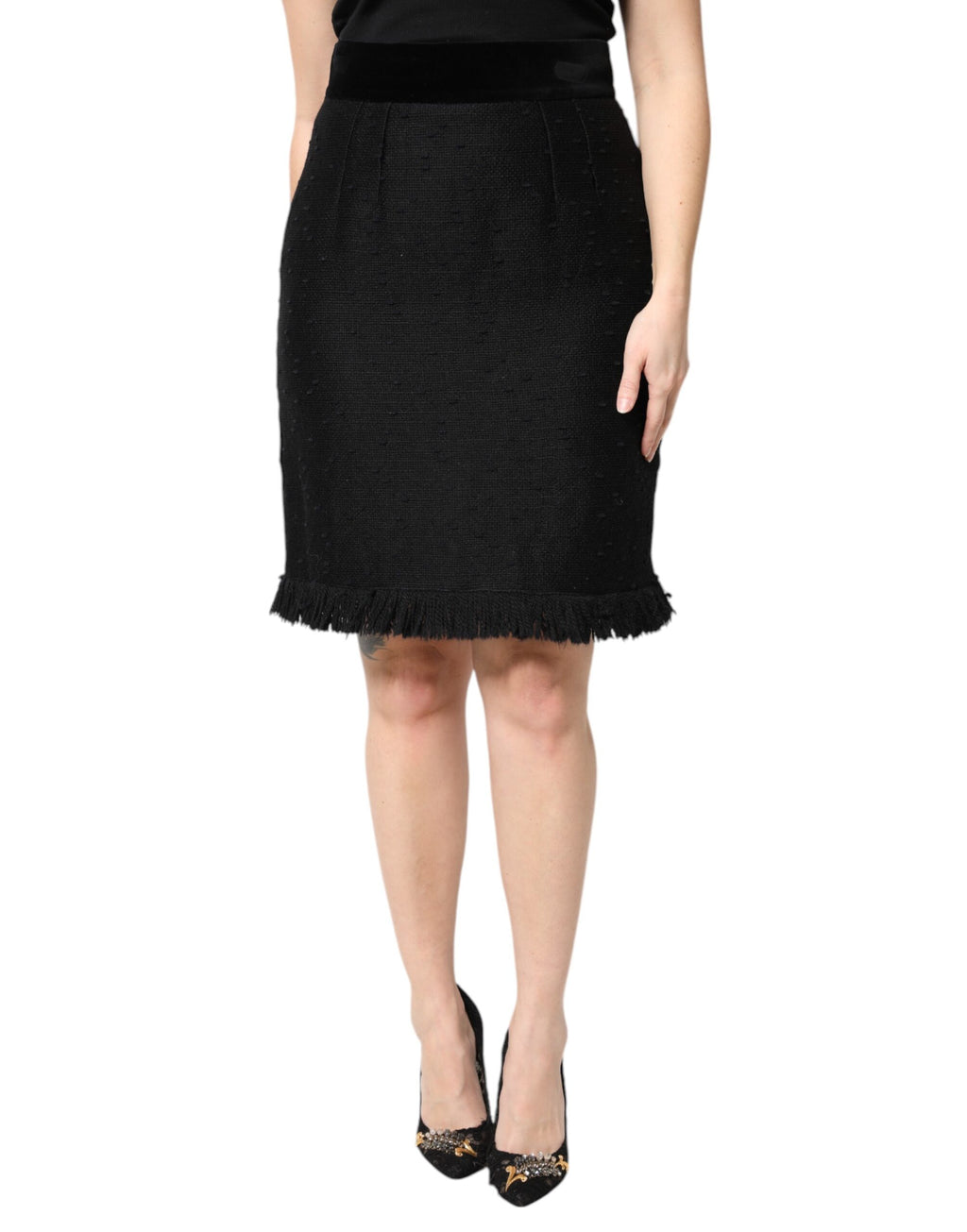 Jupe courte en laine noire Dolce & Gabbana à franges et taille haute, style pencil, pour un look élégant et moderne.