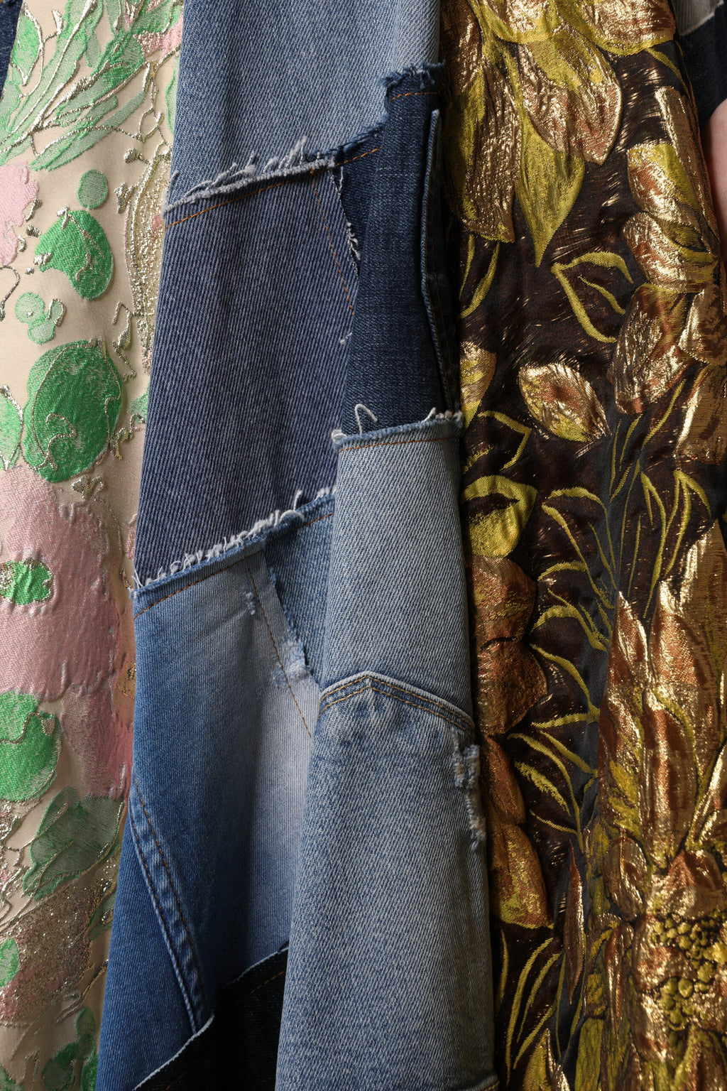 jupe midi haute taille Dolce & Gabbana à patchwork multicolore, motif élégant et tendance, tissu fluide et sophistiqué