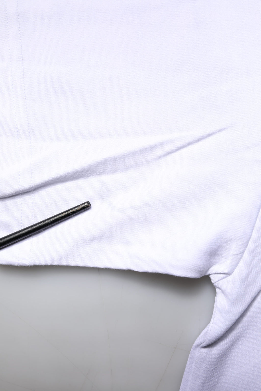 T-shirt blanc en coton imprimé avec col rond Dolce & Gabbana, vue de face.