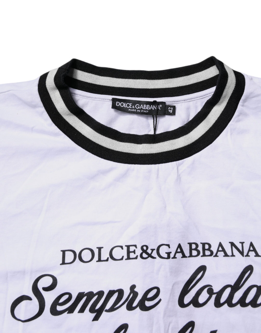 T-shirt blanc en coton Dolce & Gabbana, tee-shirt à col rond, style mode Dolce & Gabbana, visible en détail dans l'image.