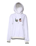 Sweat à capuche blanc Dolce & Gabbana #DGFamily en coton, avec logo imprimé sur la poitrine, porté en gros plan.