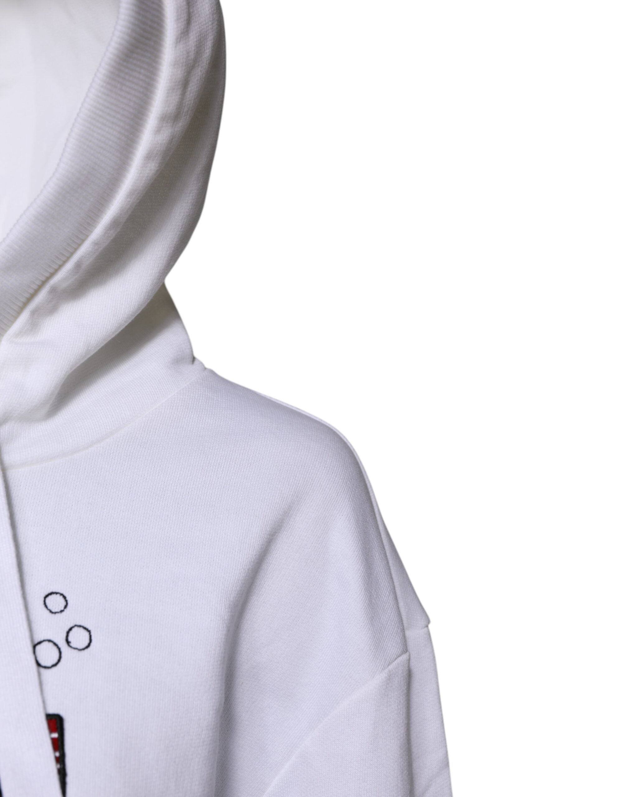 Sweat à capuche blanc Dolce & Gabbana #DGFamily avec logo visible, en tissu doux, porté sur un mannequin.