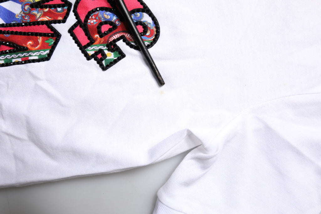 T-shirt blanc en coton Dolce & Gabbana avec logo imprimé, col rond et design élégant visible sur l'image.