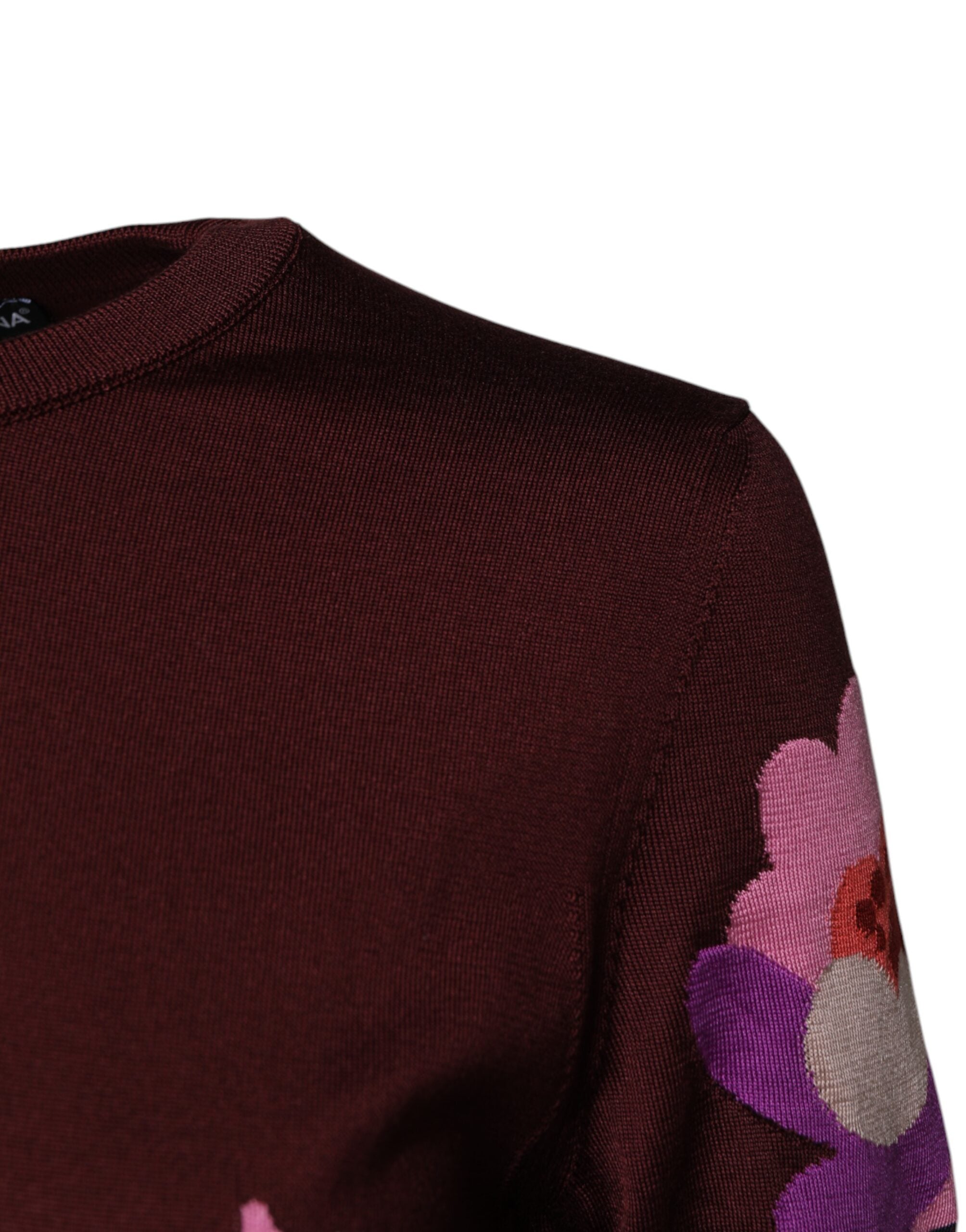 Blouse en soie bordeaux à fleurs Dolce & Gabbana, col rond, élégante et fluide, pour un style chic et sophistiqué.
