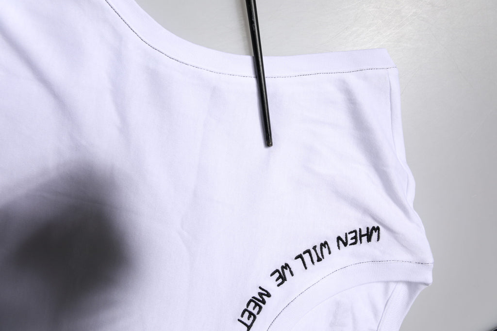 T-shirt sans manches en coton blanc Dolce & Gabbana avec imprimé floral, ajusté, parfait pour un style élégant et décontracté.