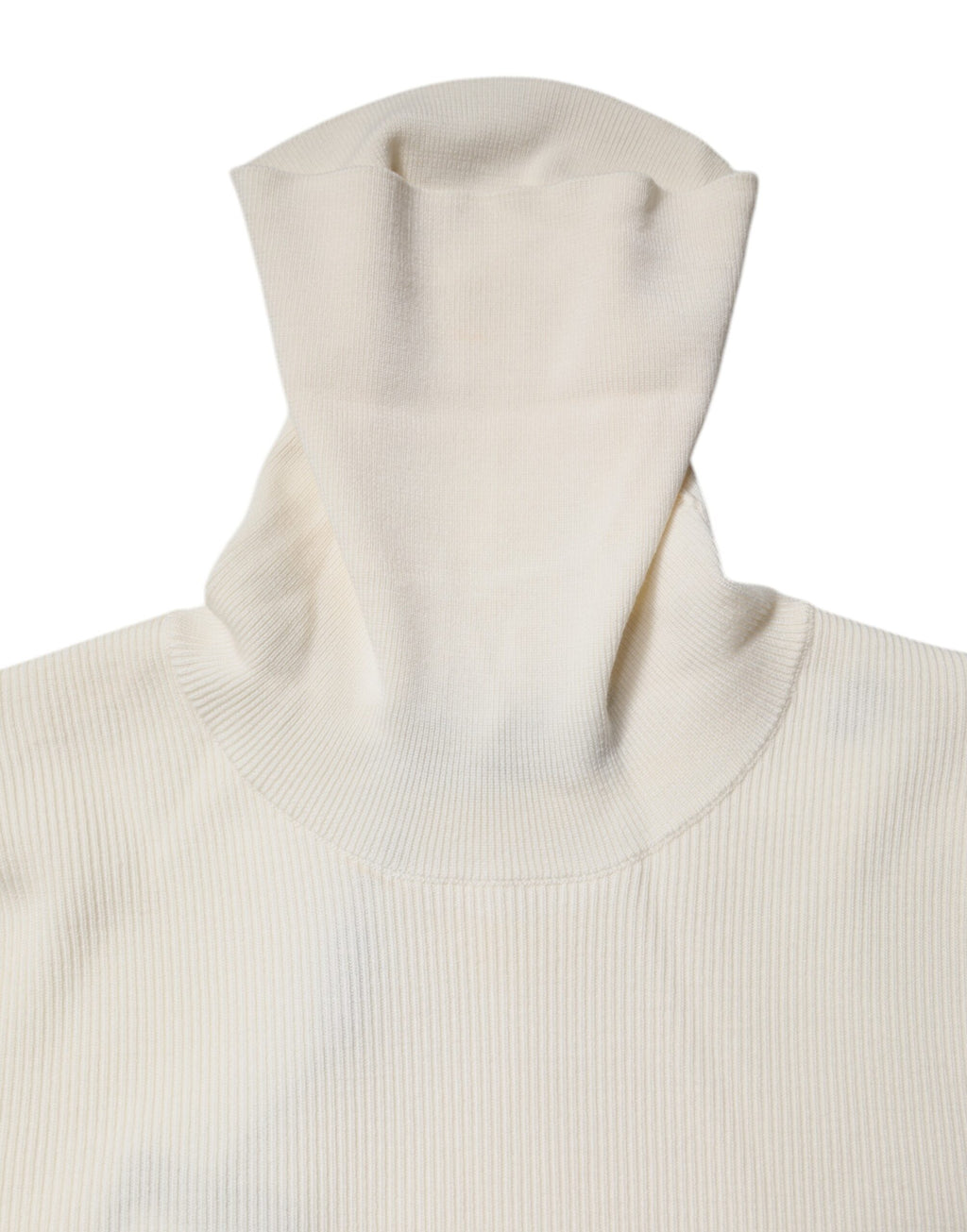 Pull Dolce & Gabbana en crème à manches longues avec col roulé ajusté, parfait pour un style élégant et confortable.