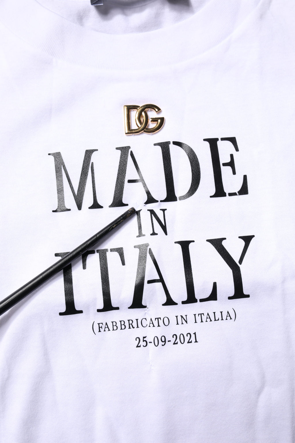 T-shirt blanc imprimé Dolce & Gabbana en coton avec col rond, vue de face, mode décontractée et élégante.