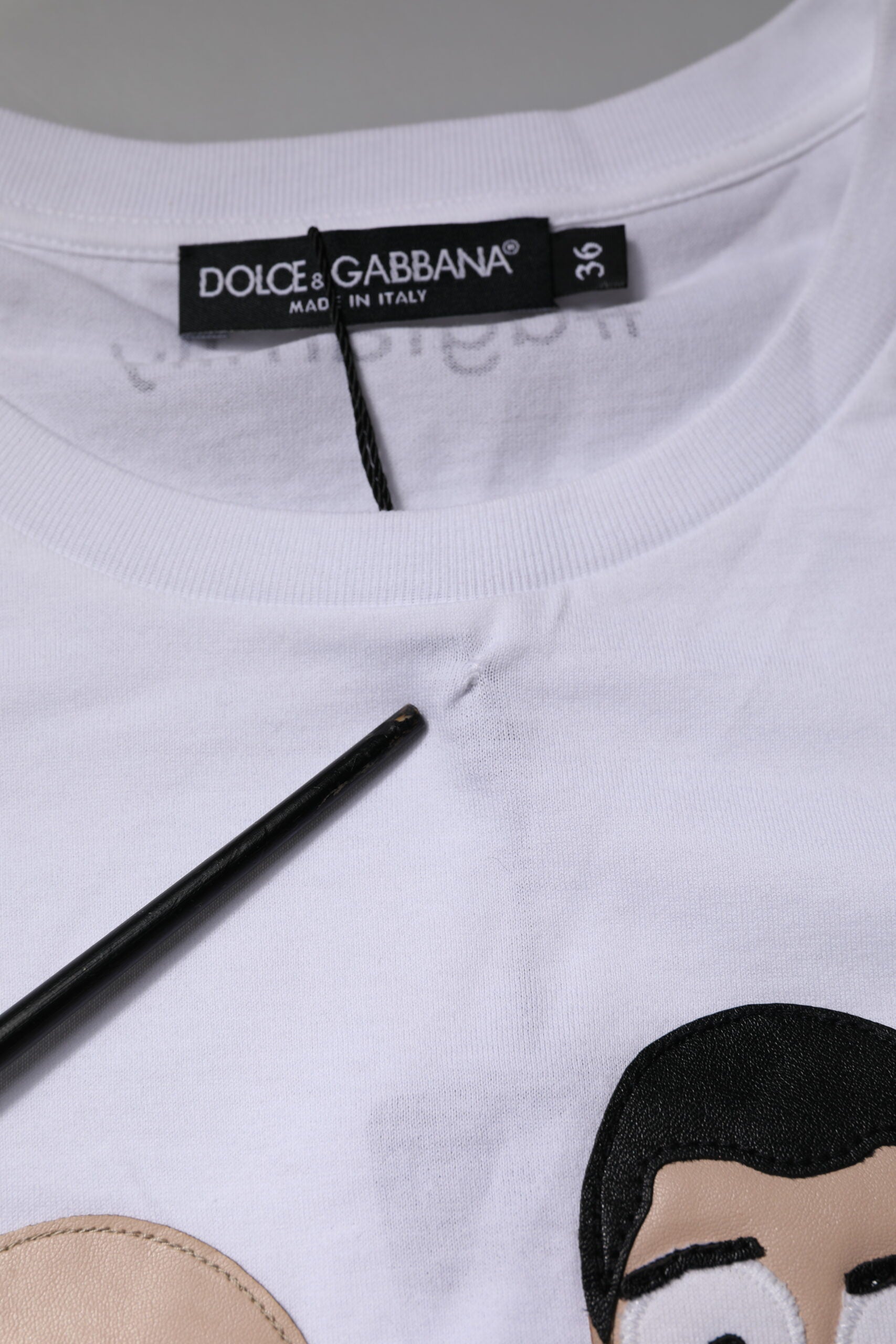 T-shirt en coton blanc Dolce & Gabbana #DGFAMILY avec broderie, vue de face, mode décontractée et élégante.